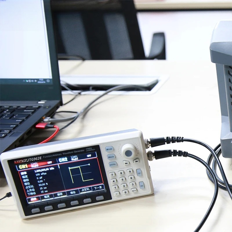 Functie Signaalgenerator UTG93 - Function Arbitrary Waveform Generator recensie en prijs